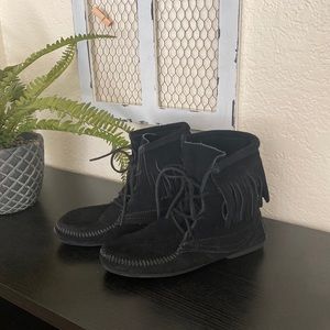 Minnetonka black leather fringe booties